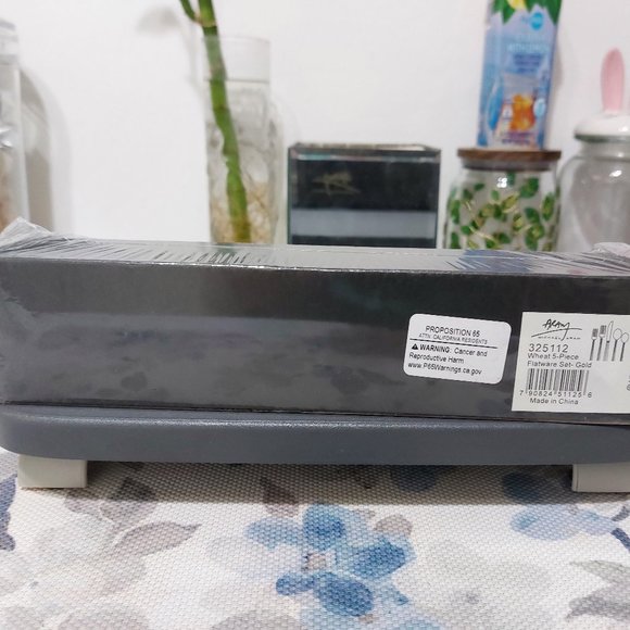 Michael Aram Wheat Gold Collection 5 piece place setting new in box - Picture 2 of 3